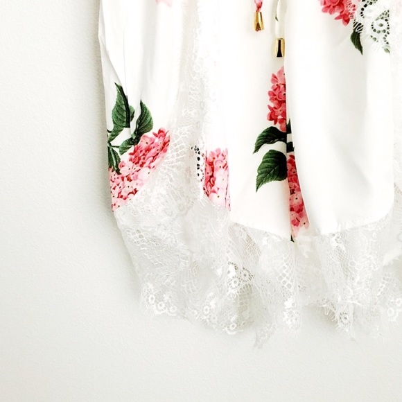 Pink & White Floral Lace Trim Short Sleeve Romper - Picture 6 of 8